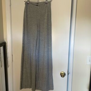 Cute & comfy gray lounge set. Cropped top, high waisted, flared long pants 🩶